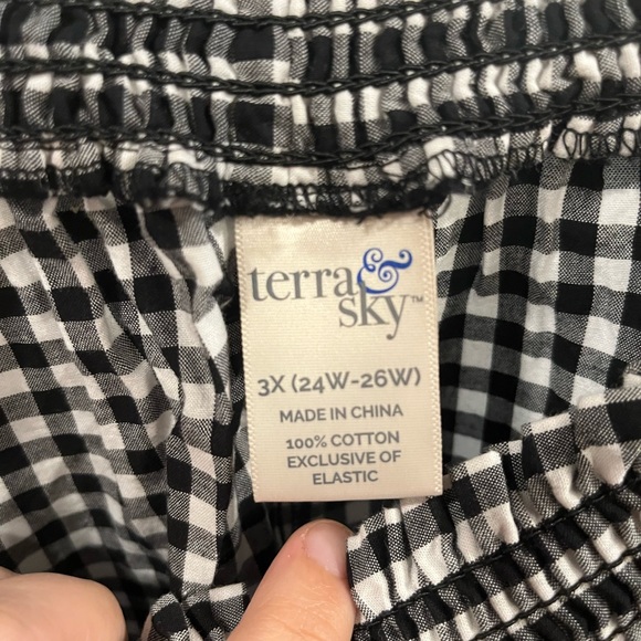 Off The Shoulder Checkerboard Dress - Picture 3 of 5